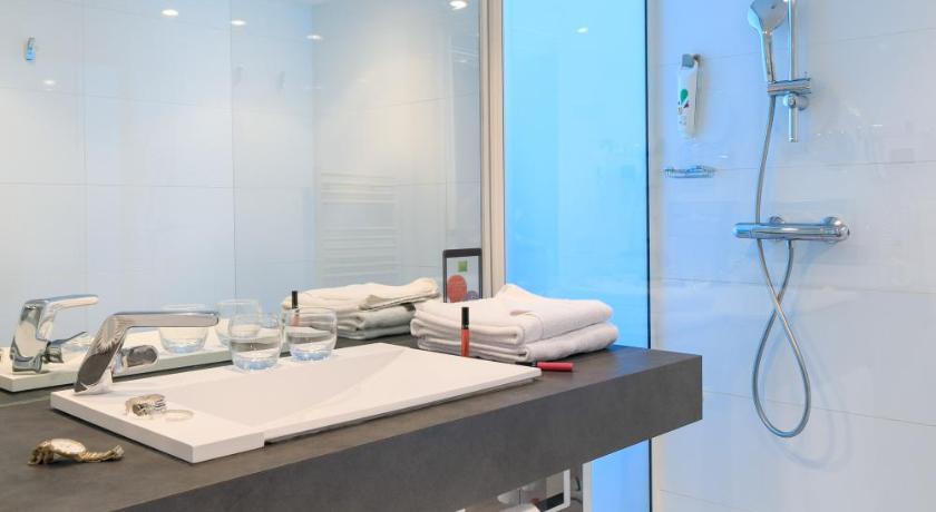 Image of Standard Room with 2 single beds 2