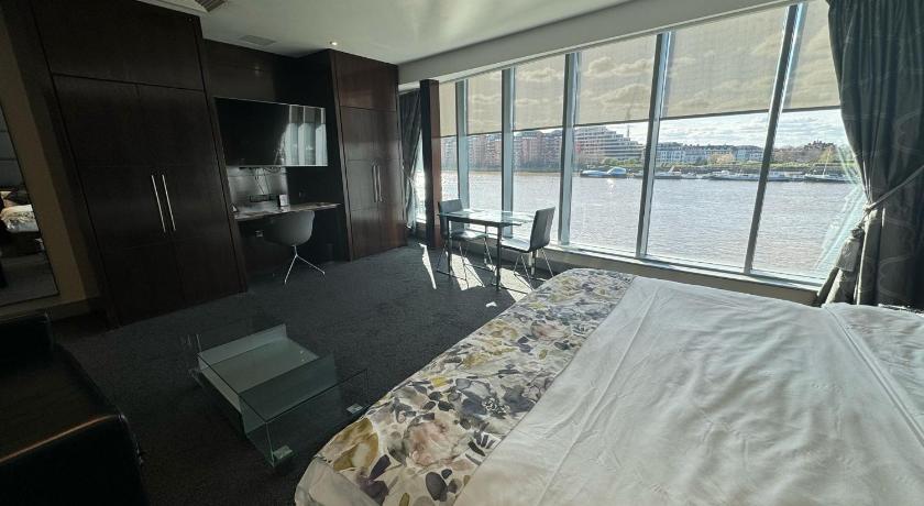 Image of Emperor Suite 9