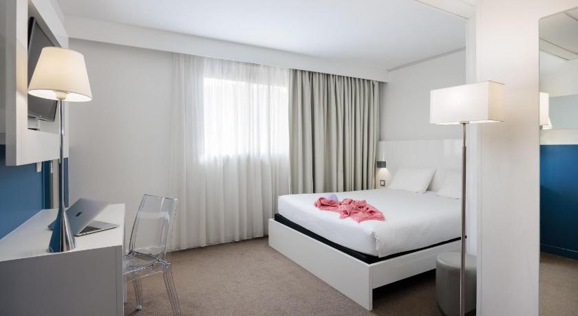 Image of Classic Room with 1 Double Bed 7