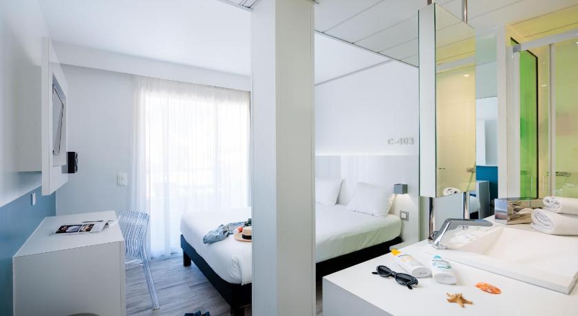 Image of Classic Room with 1 Double Bed 4