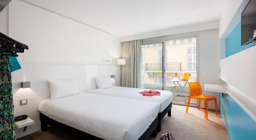 Image of Superior Double Room with Balcony 5