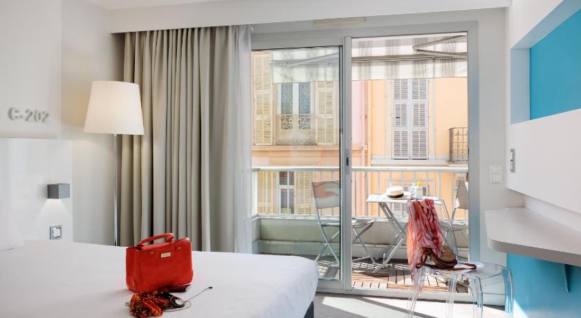 Image of Superior Double Room with Balcony 8
