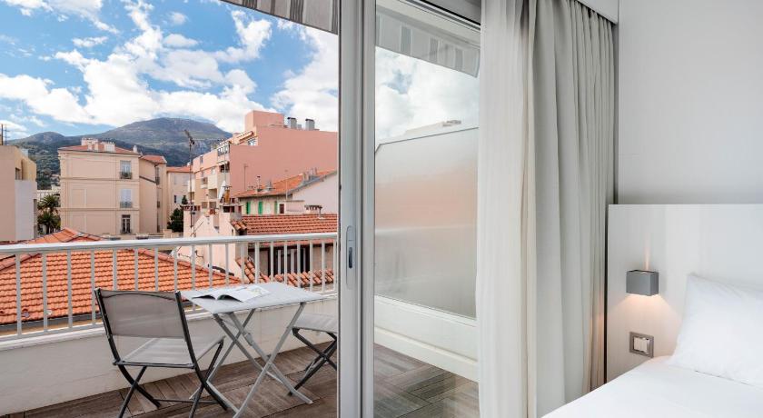 Image of Superior Double Room with Balcony 9