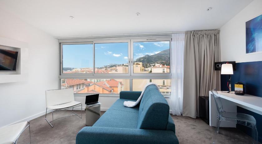 Image of Standard Family Suite 3