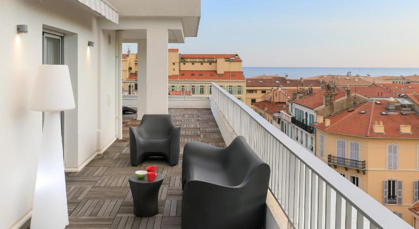 Image of Apartment with Terrace 4
