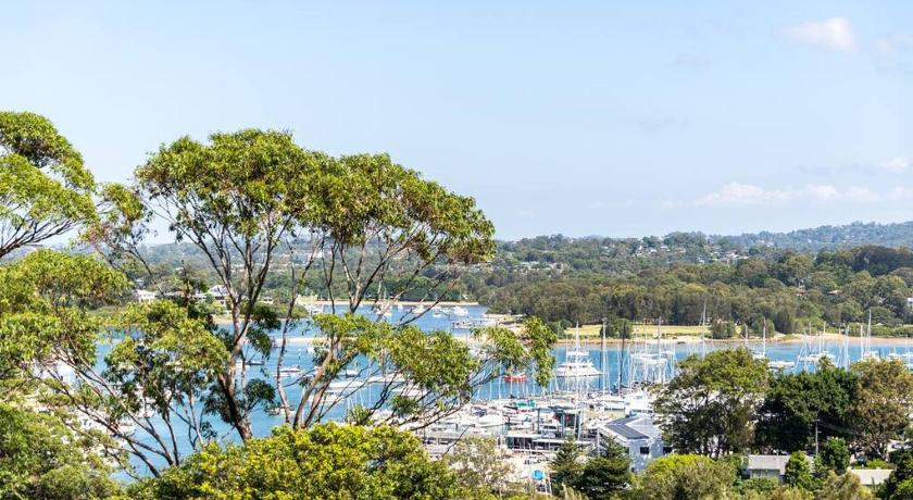 Newly renovated 4 bedroom home in Newport with Pittwater views