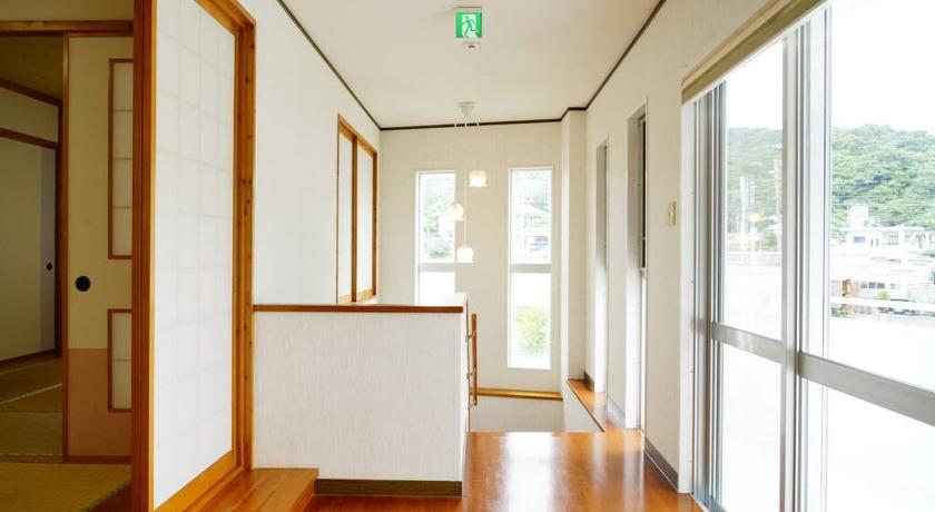 오키나와 본섬 【駐車場4台！】都会の喧騒から離れ大自然に囲まれた豪邸～大石林山への観光にも最適～ 3성급 싱글룸 로비