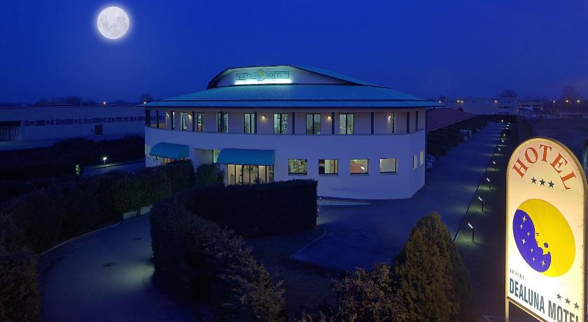 Dealuna Motel