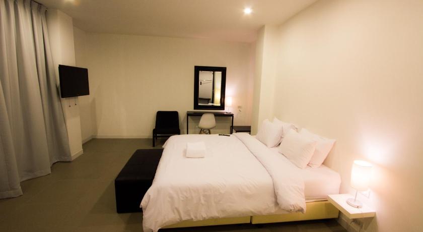 Image of Standard Triple (1 Double Bed And 1 Single Bed) 8