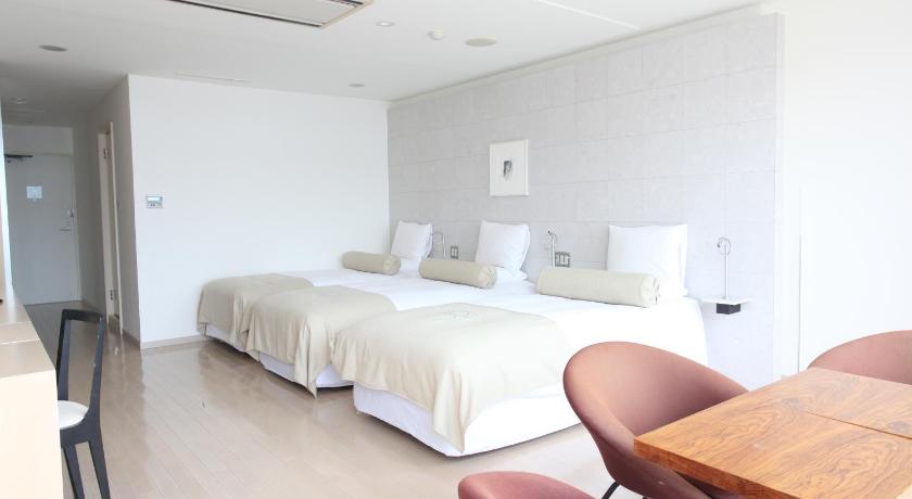 Image of Triple Room - Non-Smoking 1