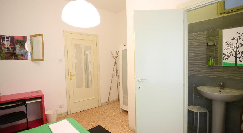 Image of Single room private en-suite 10