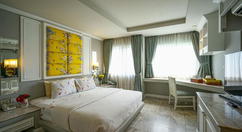 Image of Superior King Bed 4