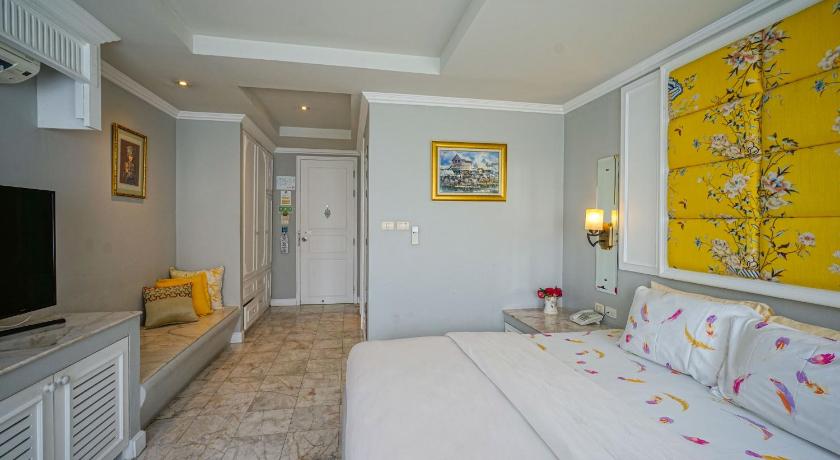 Image of Superior King Bed 9