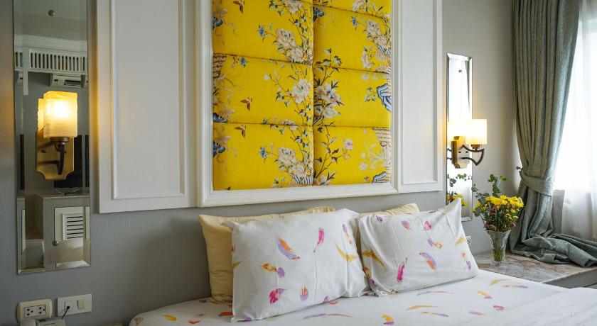 Image of Superior King Bed 10