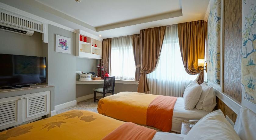 Image of Superior Twin bed 16
