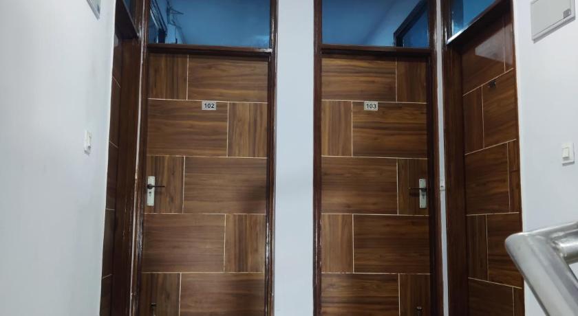 Side Image 2