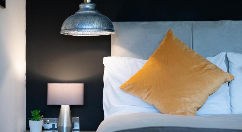 Under New Management - Contractor Friendly - Premium Studio Apartments - Free Parking - Sofa Beds - 