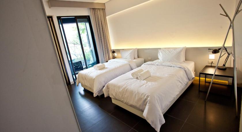 Image of Standard Triple (1 Double Bed And 1 Single Bed) 0