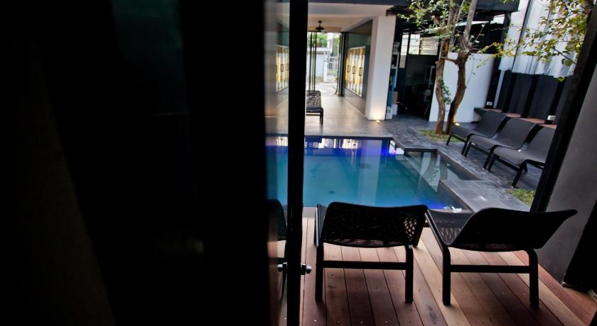 Image of Standard Twin Room with Pool Access 14