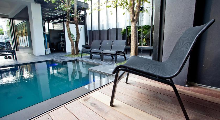 Image of Standard Twin Room with Pool Access 16