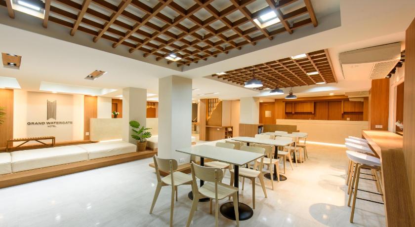 Grand Watergate Hotel - image 5