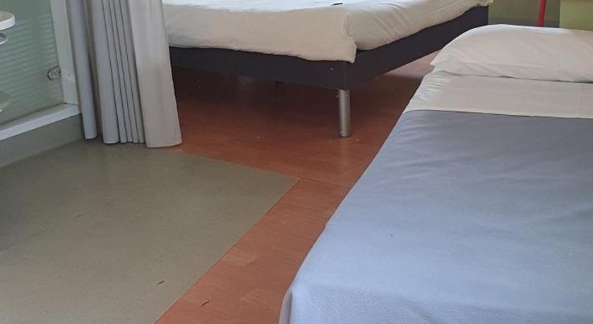 Image of Accessible Room With A Double Bed 6