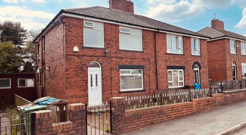 The Serene Stays - 3 Bed Home in Oldham Manchester