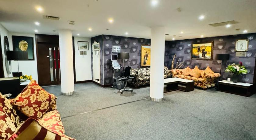 Image of Emperor Suite 17