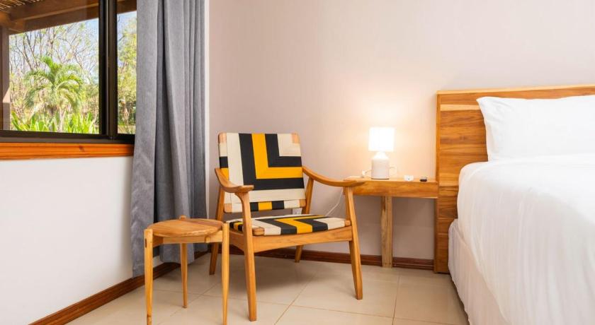 Image of Deluxe King Room 11