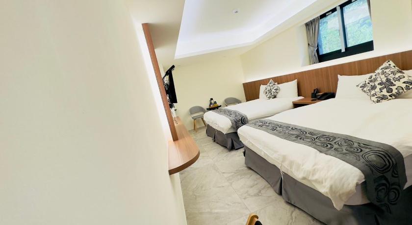 Image of Deluxe with 2 Queen Beds - Disabled Access 6