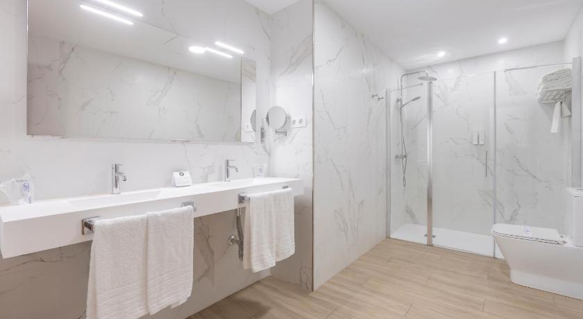 Családi szoba (2 felnőtt + 2 gyermek részére) (Family Room (2 Adults + 2 Children)) fotója 2