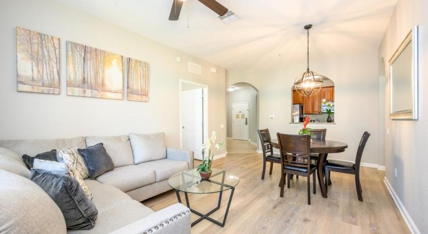 Vista Cay Deluxe Condo, Near The Parks! - 3002
