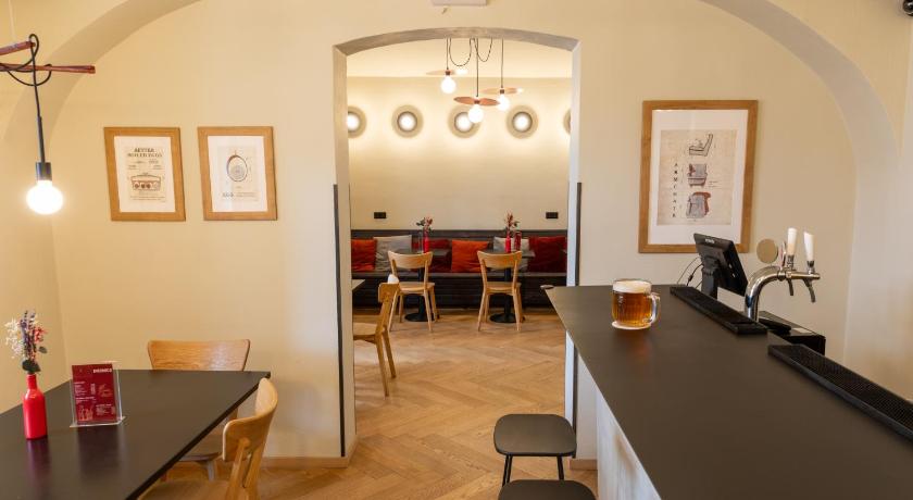 Sir Toby's Midtown - image 9