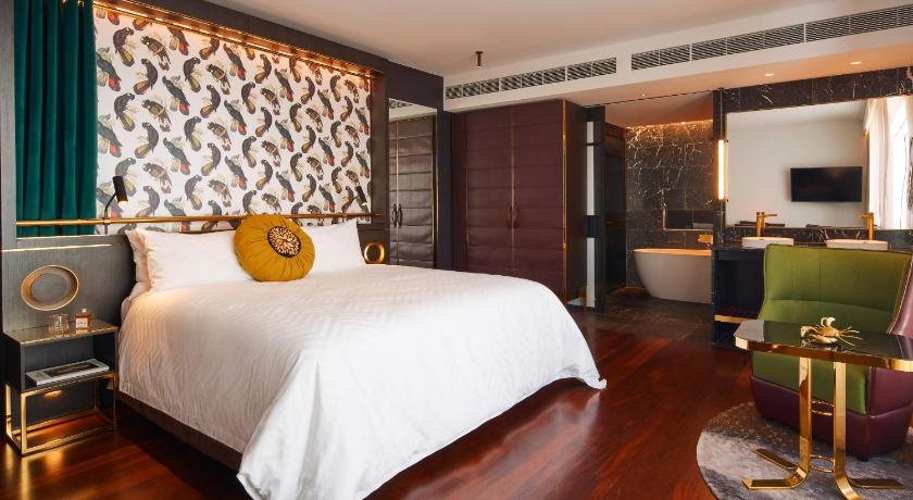 Image of QT Luxe King 1