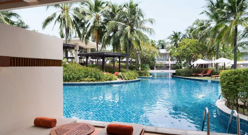 Image of Lagoon Access Suite, 1 Bedroom Suite, 1 King, Sofa bed, Poolside view, Large Lagoon access 14