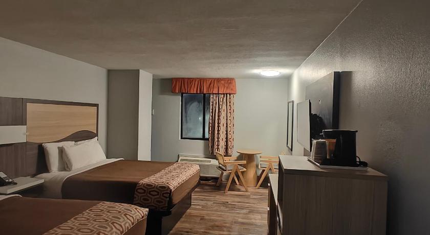Image of Queen Room with Two Queen Beds 4