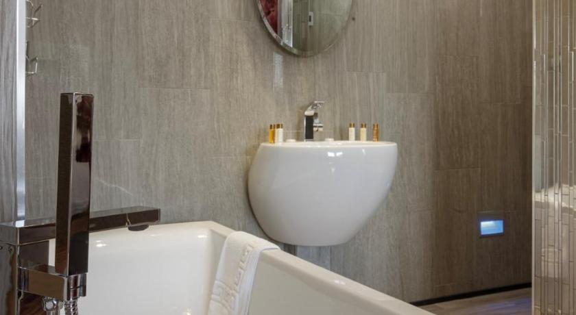 Image of Superior Luxury Spa - The Lockwood Suite 12