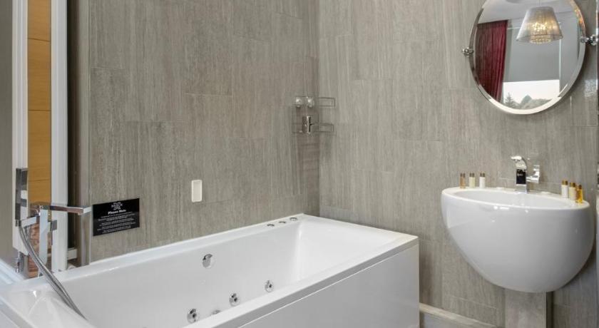Image of Superior Luxury Spa - The Lockwood Suite 9