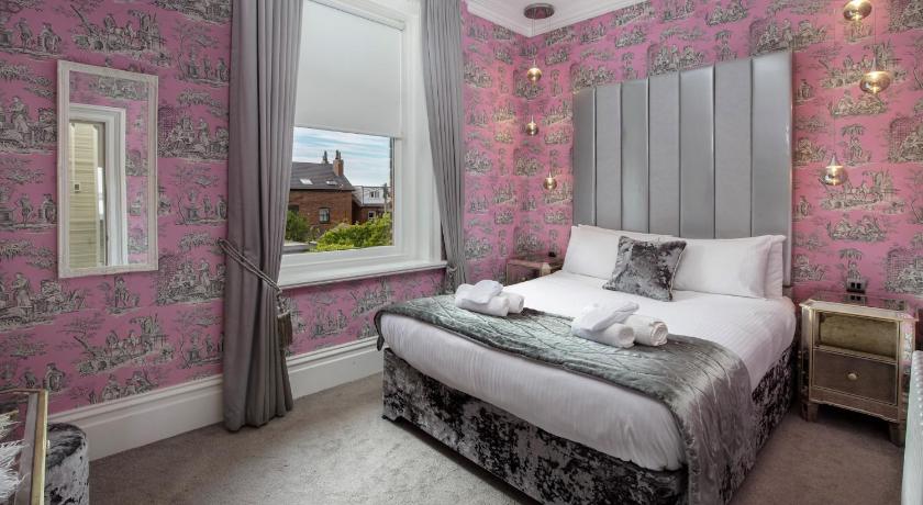 Image of Superior Luxury Suite - The Primrose Suite 3