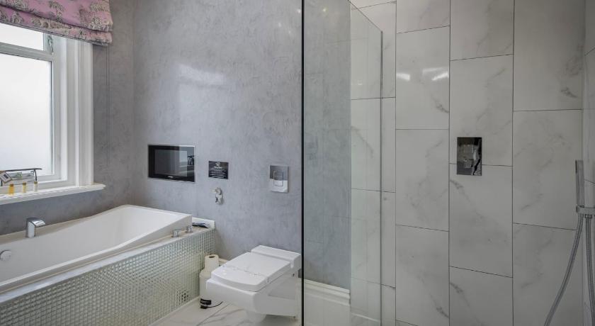 Image of Superior Luxury Suite - The Primrose Suite 2