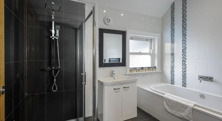 Image of Three-Bedroom Luxury Duplex Suite 2