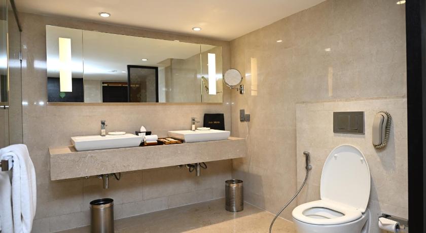 Image of Executive Suite 12