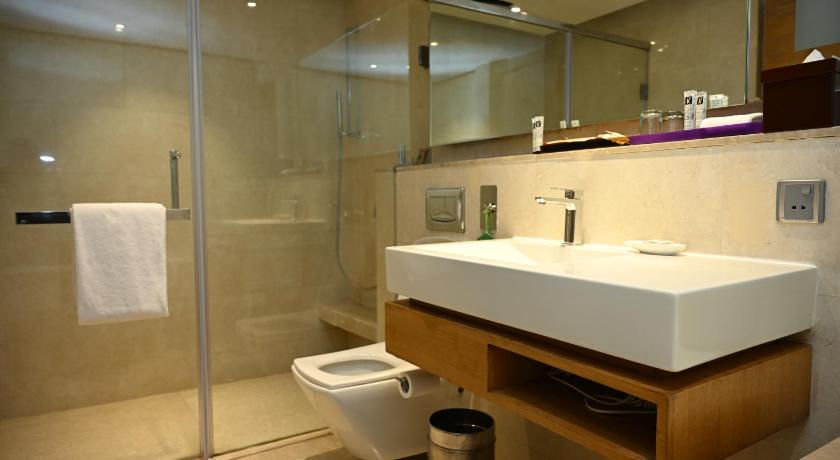 Image of Deluxe King Room 4