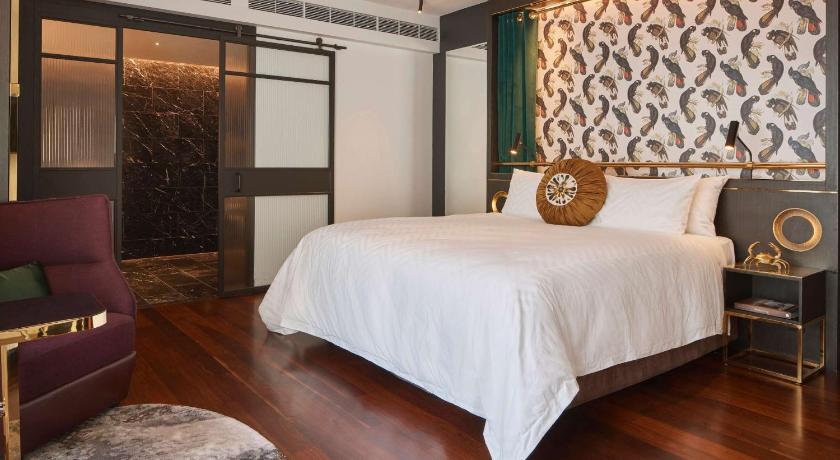 Image of Deluxe King 5