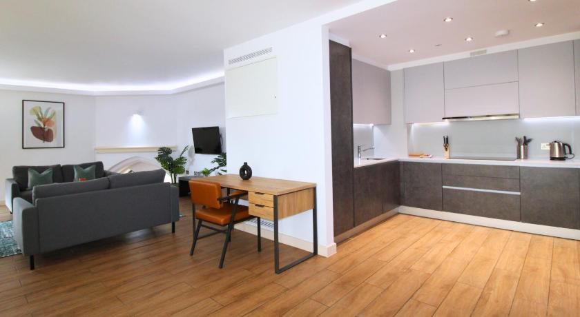 Kew Bridge by Viridian Apartments - main image