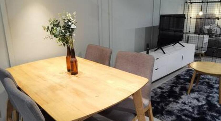 Modern Comfy Bdr Permaisuri w 2 parking - main image