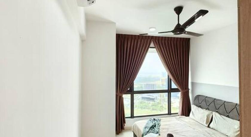 Johor Bahru Macrolink 3806  6pax Cozy Legoland Netflix BySTAY 4-Star Guesthouse room