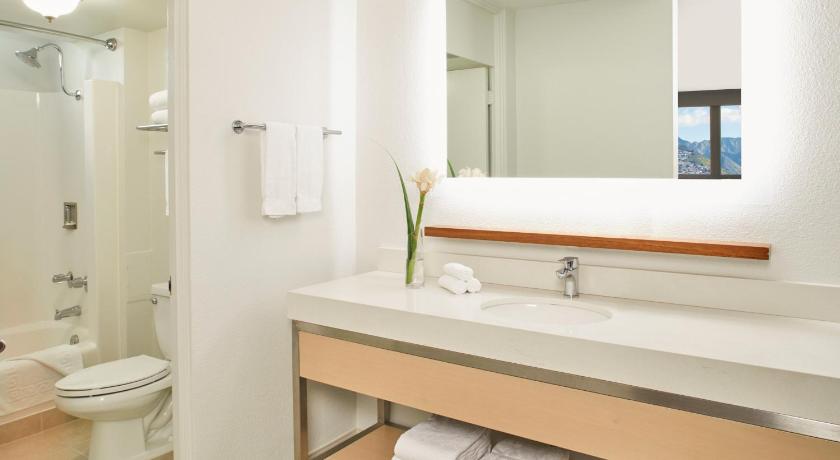 Image of Premier Ocean View Balcony - King 7