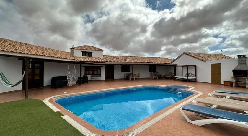 Villa with pool in the centre of Fuerteventura