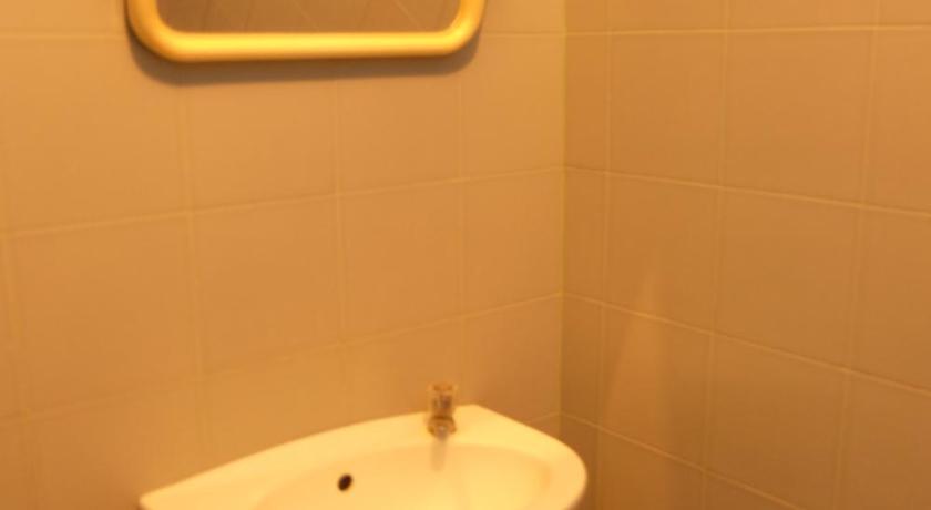 Image of Standard Air Conditioning 11